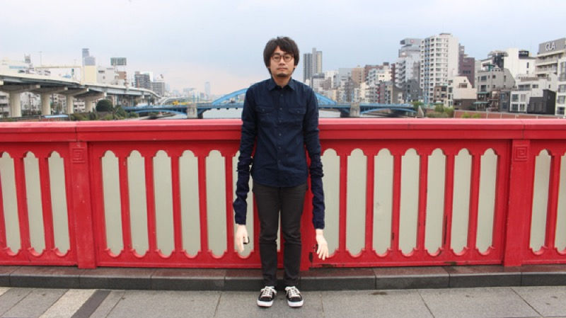 Illustration for article titled Embarrassed By Selfie Sticks, Man Creates a "Selfie Arm"